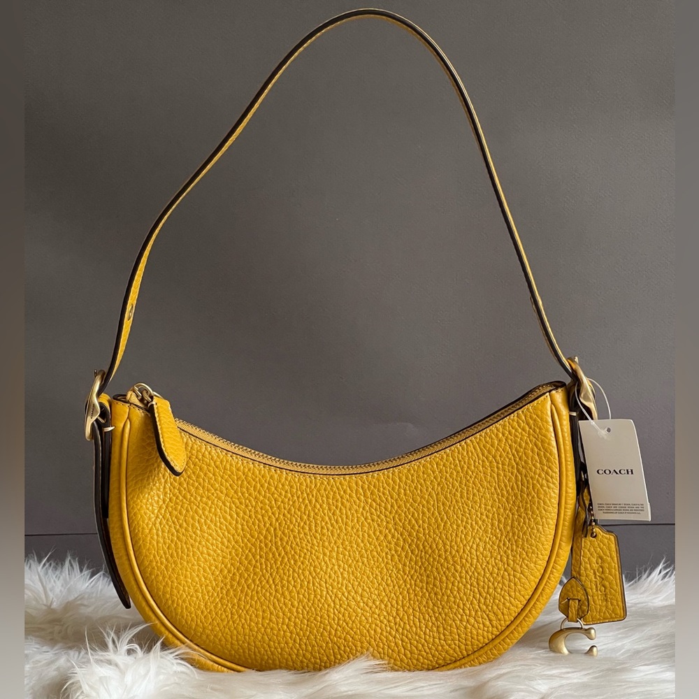 CC439 - Coach Luna Shoulder Bag